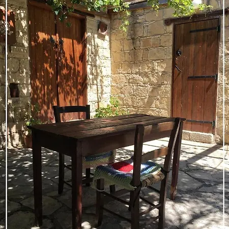 Vrakas Stone House