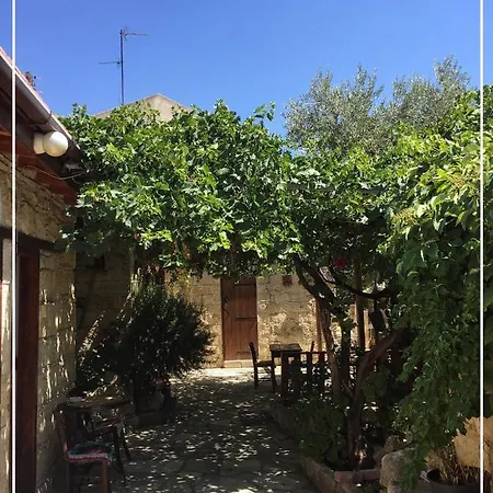Vrakas Stone House Country house *